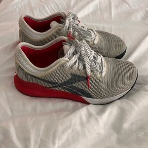 Reebok Nanos Womens Size 7